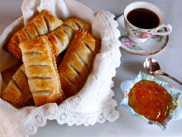 Reading Pride & Prejudice with the BBC miniseries: Bake Apple Puffs at Tori Avey along with episode 1.
