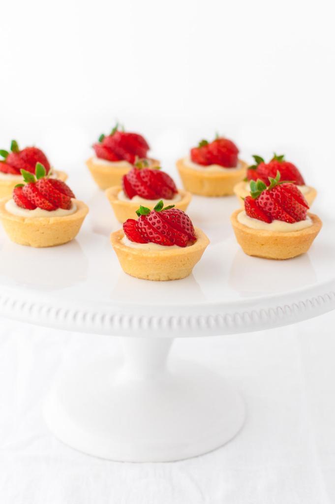 Reading Pride & Prejudice with the BBC miniseries: Bake Strawberry Tartlets at Taming of the Shrew for Episode 2